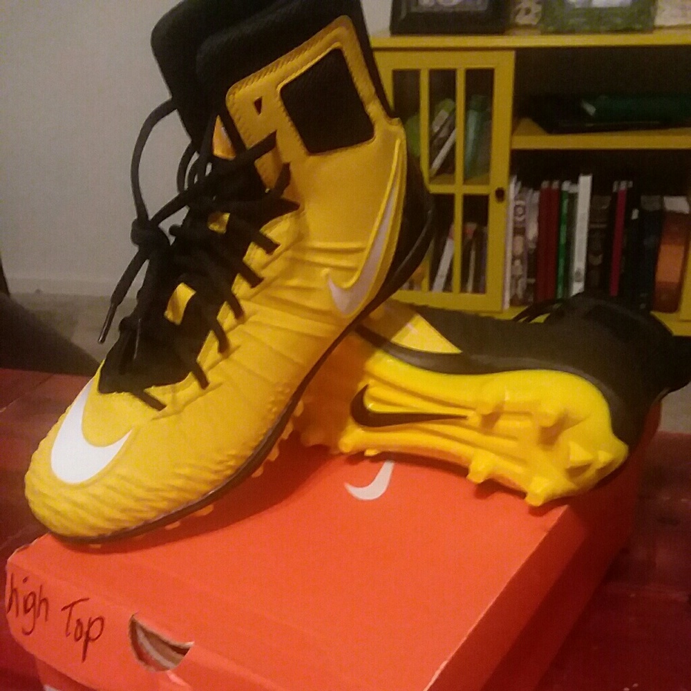 Men's Nike Force Savage Varsity high top cleats